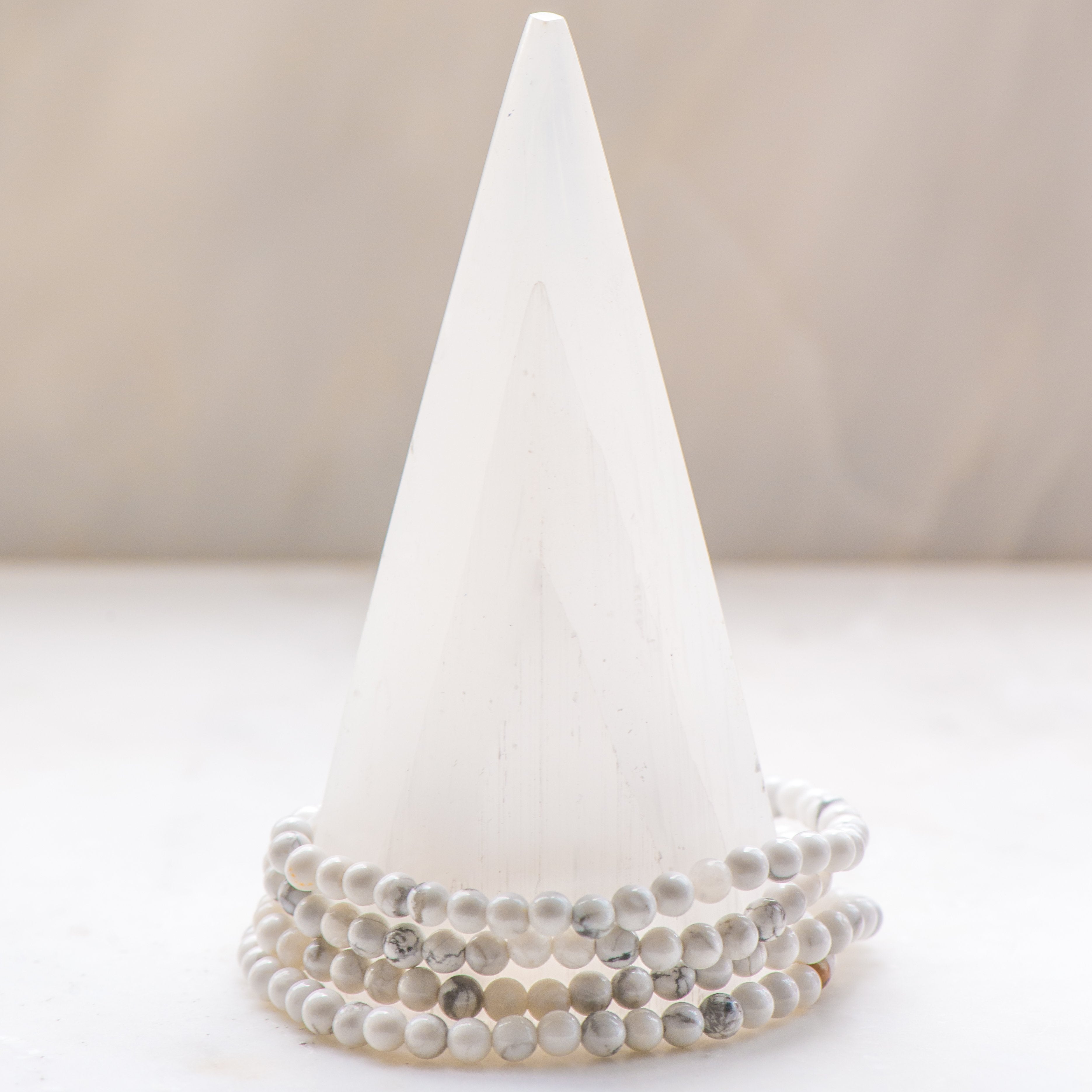 Howlite Dainty Bracelet